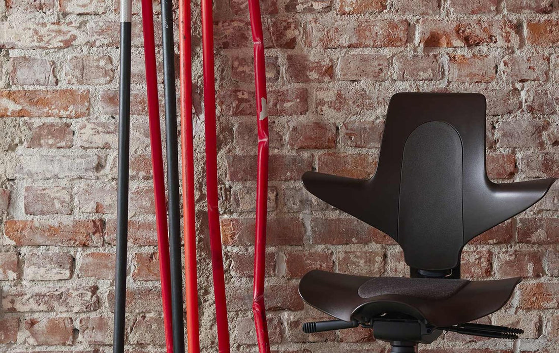 Aus Schneepflug-Stangen gesunde Bürostühle bauen